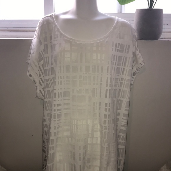 Forever 21 Tops - Beautiful abstract off-white top